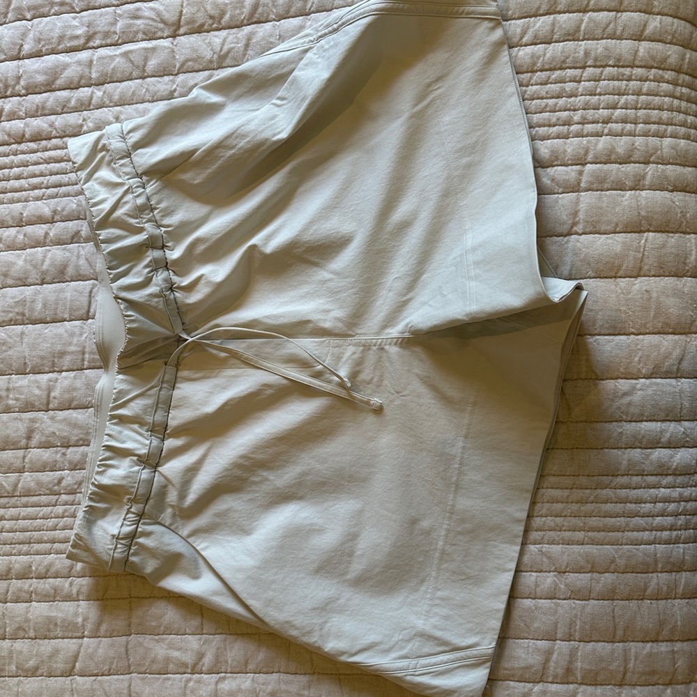 Lululemon Athletica Cinchable Waist High-Rise Woven Short 3.5"